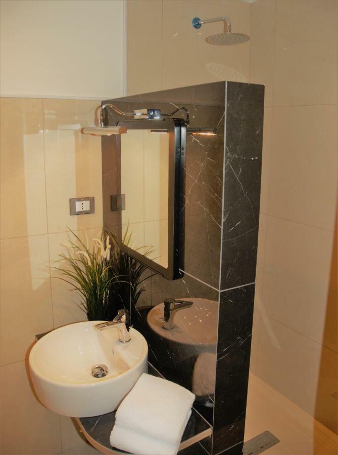 Cinque Terre The Square Apt - Two Bathrooms 斯培西亚 外观 照片